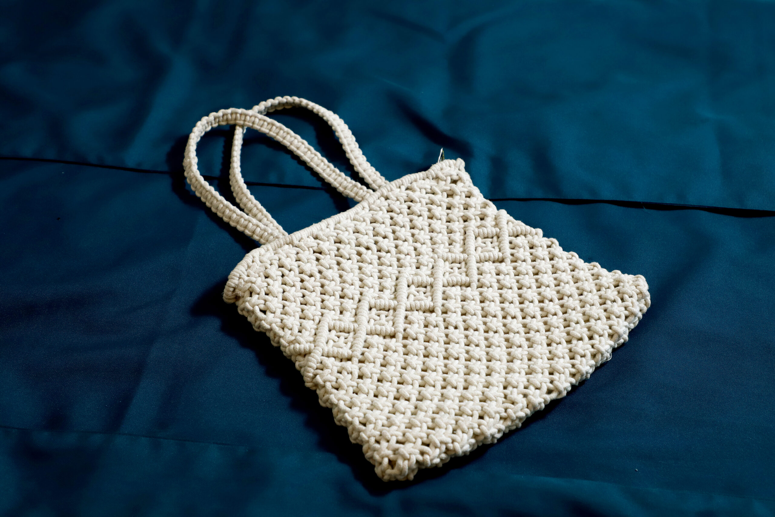 Buy R.R.LALA Macramé handbag with knotted handle Macramé shopping bag, Macramé  bag Macrame Bags Design Handbag Designs Purse macrame hand bag full Natural  color at Amazon.in